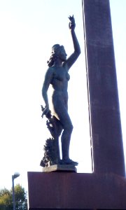 Barcelona - Plaça de la República, Homenatge a Pi i Margall 3