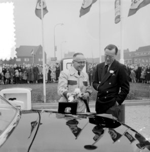 Barend Hoogeveen, voormalig chauffeur van koningin Juliana heeft op het Thomas à, Bestanddeelnr 906-3619