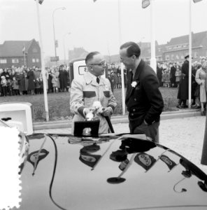 Barend Hoogeveen, voormalig chauffeur van koningin Juliana heeft op het Thomas à, Bestanddeelnr 906-3622