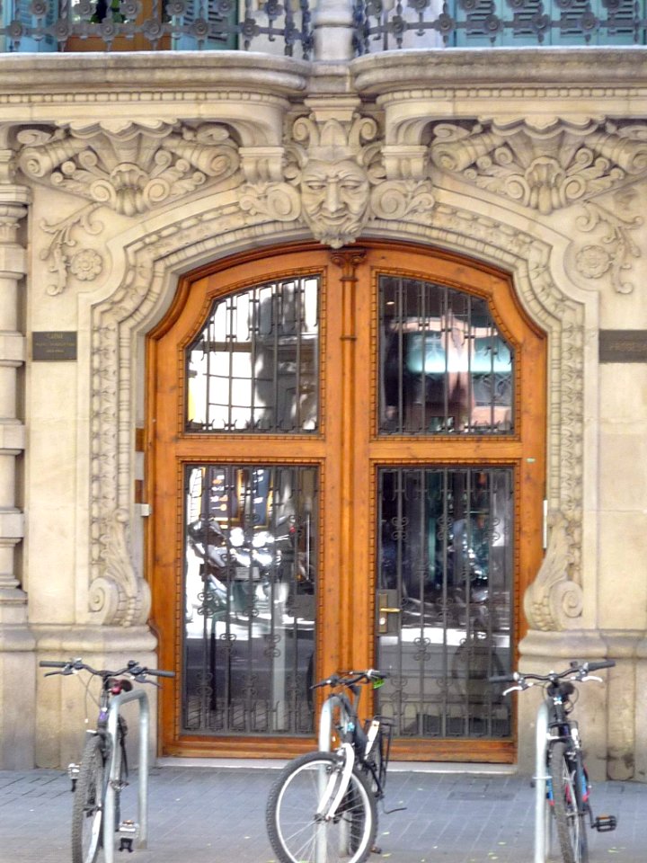 Barcelona - Portales 16