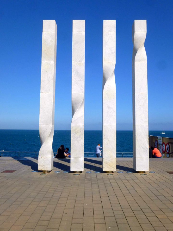 Barcelona - Les quatre barres de la senyera catalana (Ricard Bofill)