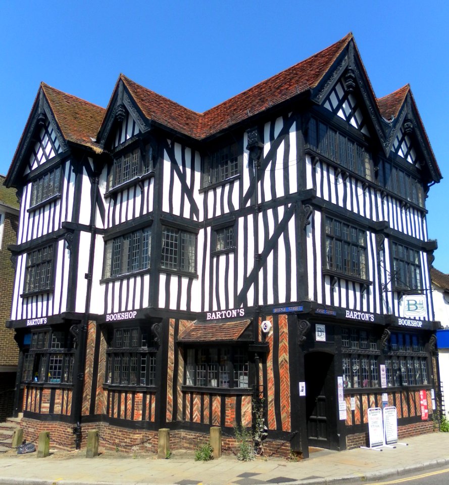 Barton's Bookshop, 2 Bridge Street, Leatherhead (NHLE Code 1294412) (July 2013) (2)