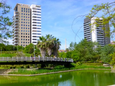 Barcelona - Parc Diagonal Mar y residenciales Illa del Cel (derecha) e Illa del Bosc (izquierda) 2