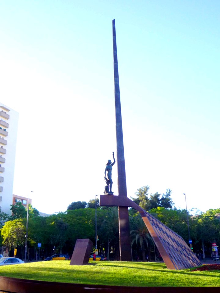 Barcelona - Plaça de la República, Homenatge a Pi i Margall 5