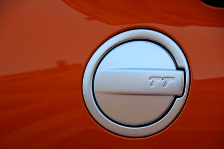 Audi tt fuel tank cap orange