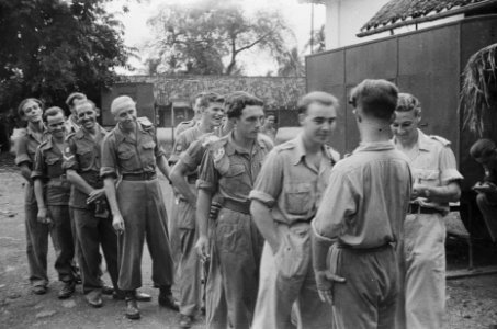 Banjoemas Voor een aantal militairen van de LTD 72 en 1-3 RI. te Banjoemas best, Bestanddeelnr 466-1-3