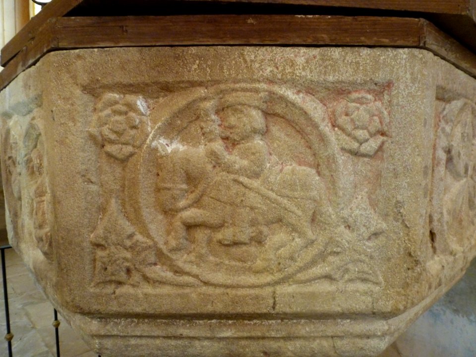 Baptistère de l'église Notre-Dame de Champ-le-Duc 02