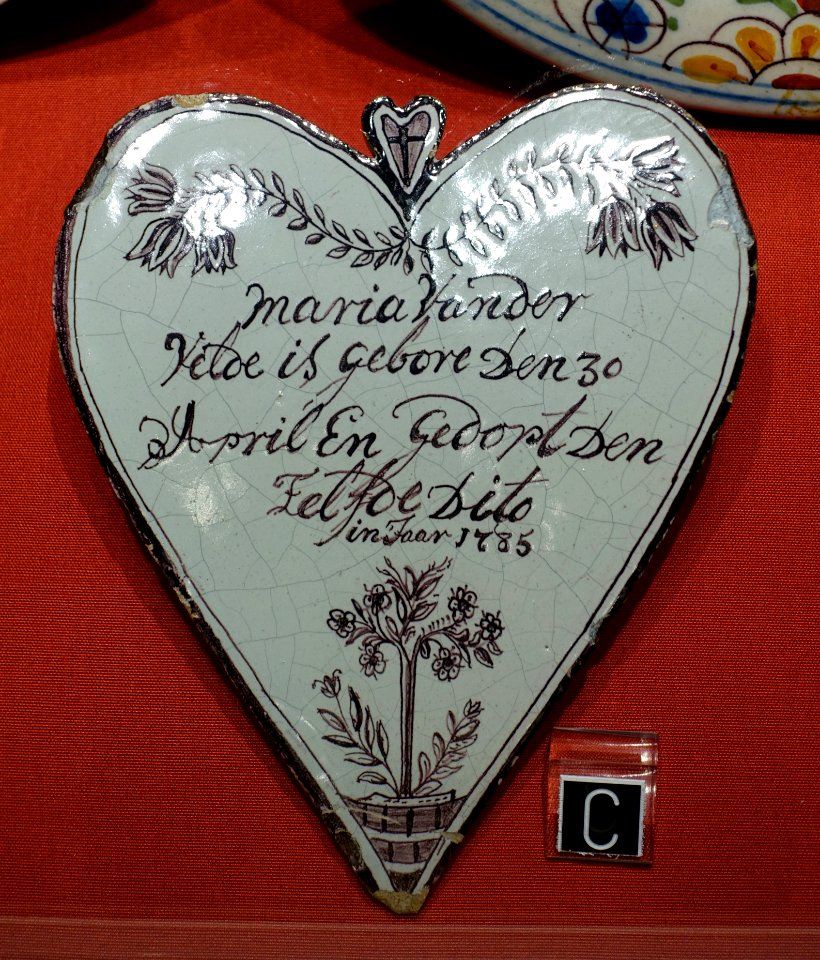 Baptism keepsake, Netherlands, 18th century, faience - Cinquantenaire Museum - Brussels, Belgium - DSC08545