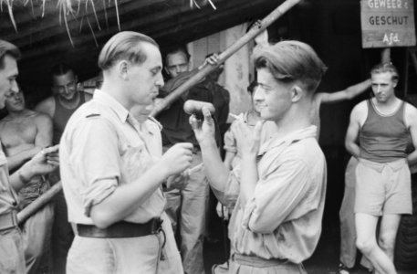 Banjoemas Voor een aantal militairen van de LTD 72 en 1-3 RI. te Banjoemas best, Bestanddeelnr 466-1-5