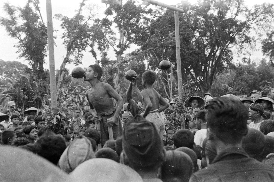 Banjoemas. Op 31 januari 1948 bestond de V-Brigade twee jaar. De dag werd met ee, Bestanddeelnr 1525-1-1