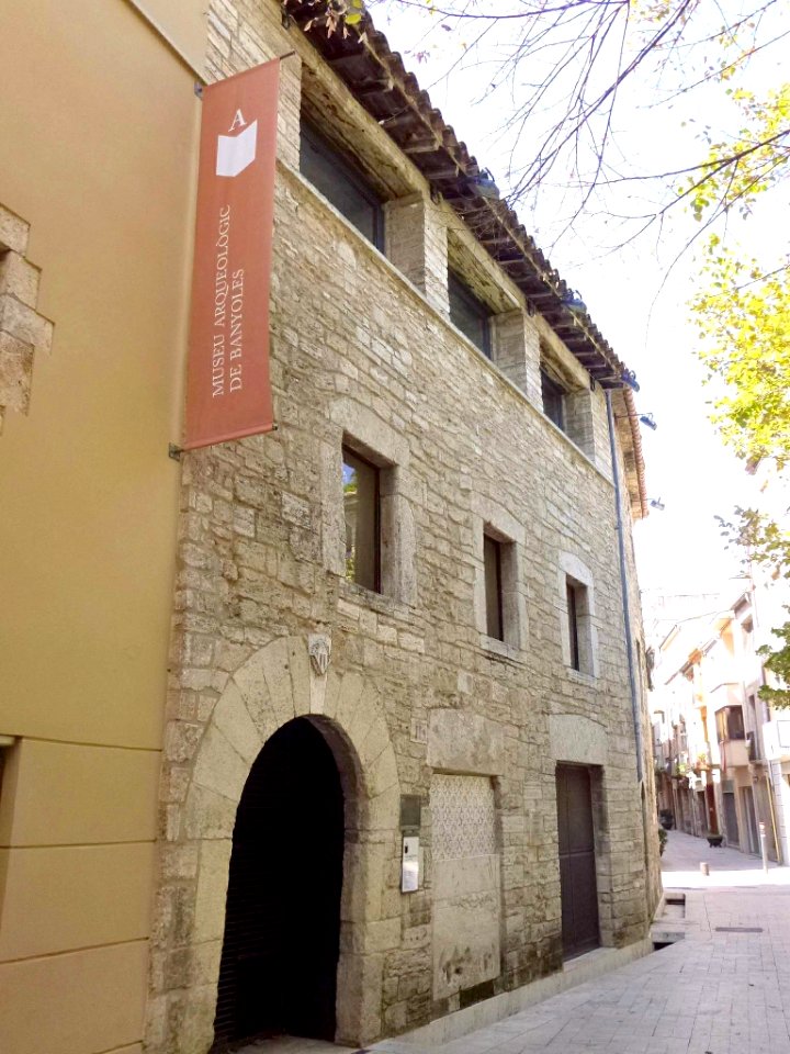 Banyoles - Pia Almoina y Museo Arqueológico 1