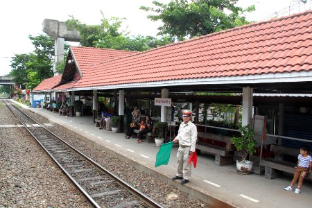 Bang Khen station