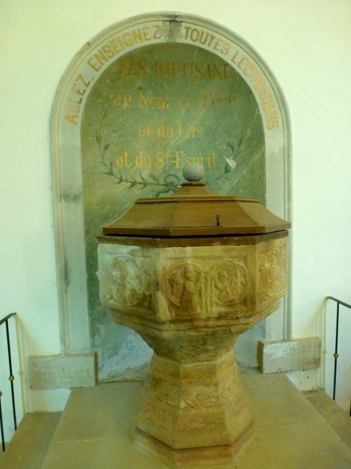 Baptistère de l'église Notre-Dame de Champ-le-Duc 06
