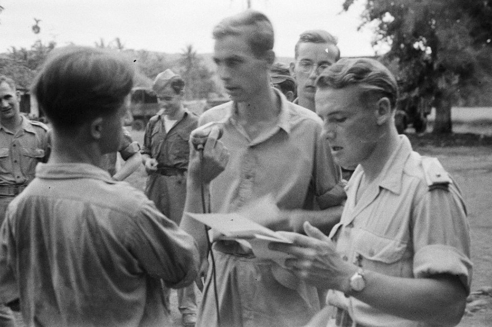 Banjoemas Voor een aantal militairen van de LTD 72 en 1-3 RI. te Banjoemas best, Bestanddeelnr 466-1-6