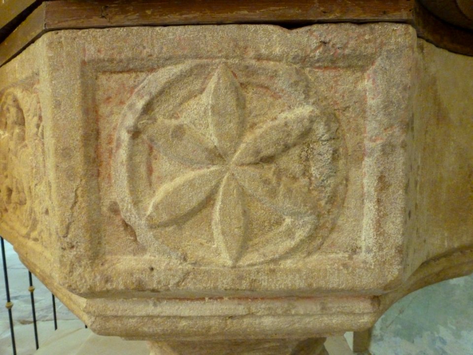 Baptistère de l'église Notre-Dame de Champ-le-Duc 03