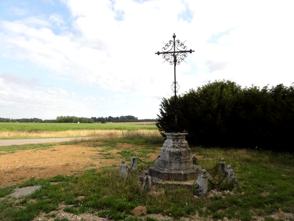 Baons-le-Comte (Seine-Mar.) croix des Baons