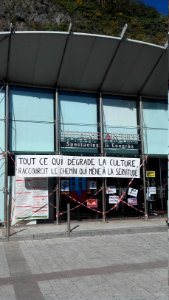 Banderole sur le Théâtre l'Archipel, Granville, France