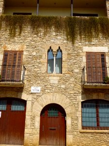 Banyoles - Casa a la plaça del Teatre
