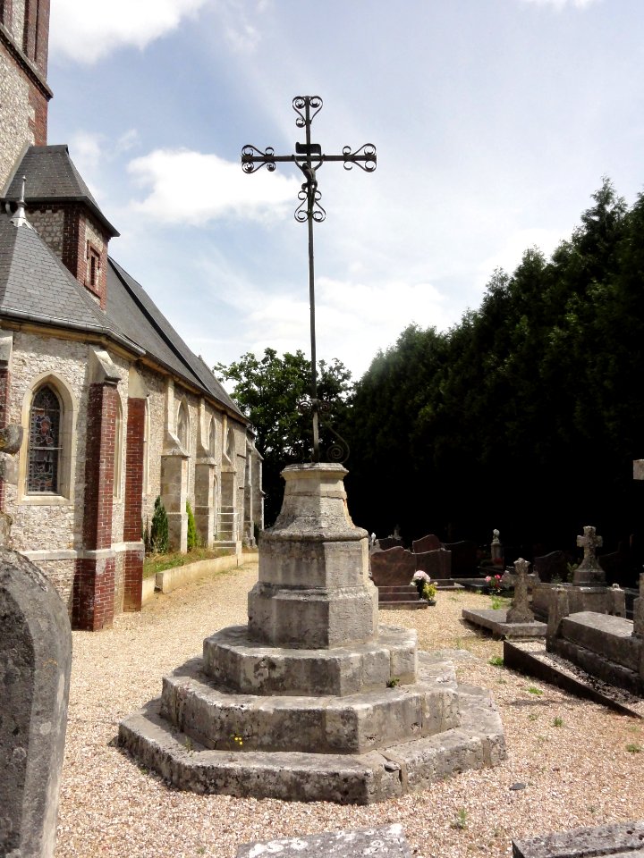 Baons-le-Comte (Seine-Mar.) croix de cimetière