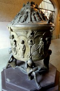 Baptismal font (replica), Hildesheim Cathedral, c. 1225 AD, replica by Gebrüder Kusthardt, c. 1900 AD - Adolphus Busch Hall - Harvard University - DSC05668