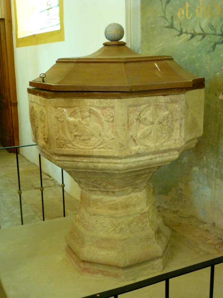 Baptistère de l'église Notre-Dame de Champ-le-Duc 01