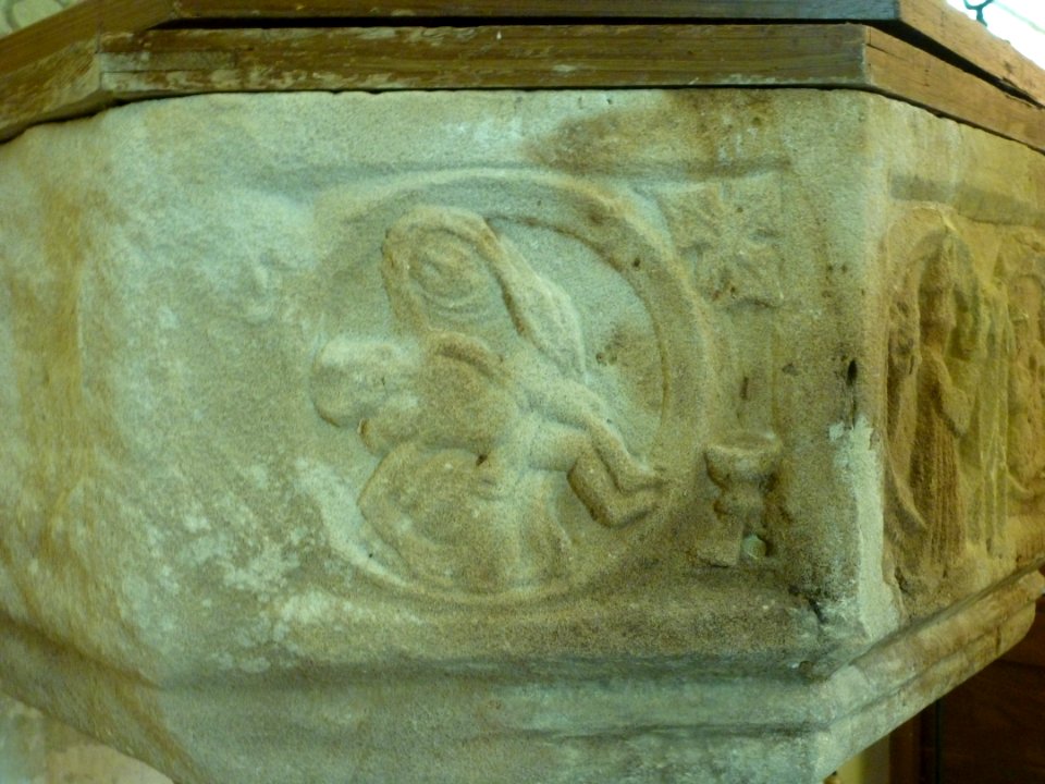 Baptistère de l'église Notre-Dame de Champ-le-Duc 05