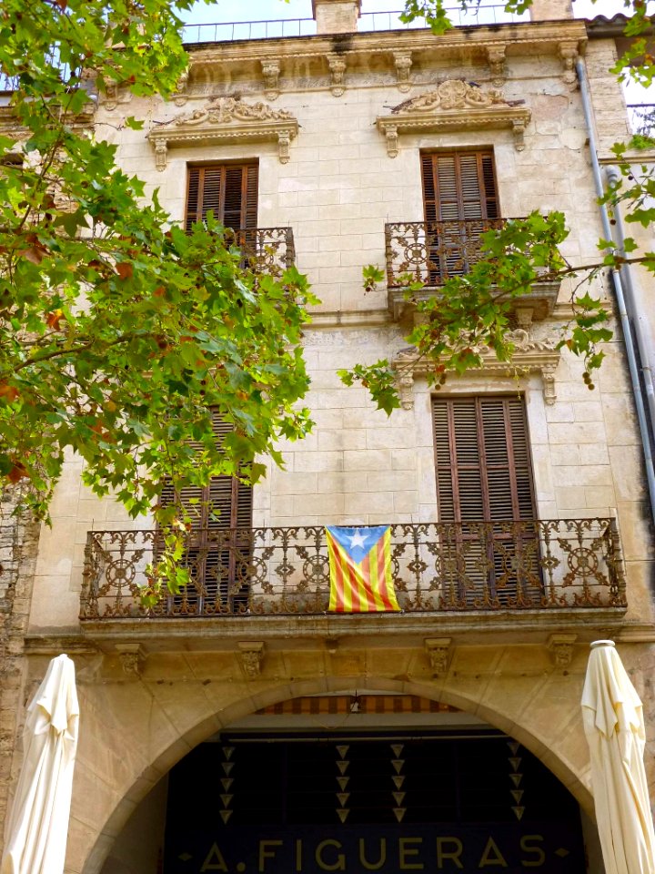 Banyoles - Plaza Mayor 13