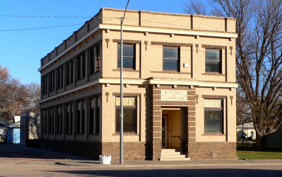 Bank of Lewellen (Nebraska) from NW 1