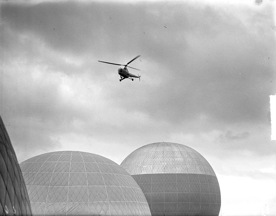 Ballonrace Amsterdam helicopters boven ballons, Bestanddeelnr 904-1613