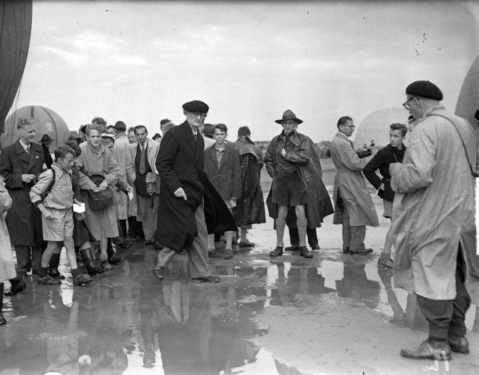 Ballonrace Amsterdam Professor Picard op het natte terrein, Bestanddeelnr 904-1619