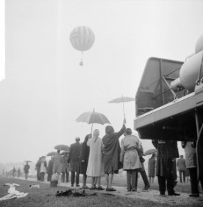 Ballonvaart demonstratie in Den Haag , Alfred Schults demonstreerde een ballon g, Bestanddeelnr 916-9298