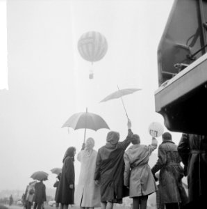 Ballonvaart demonstratie in Den Haag , Alfred Schults demonstreerde een ballon g, Bestanddeelnr 916-9295