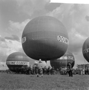 Ballonrace in Utrecht, het van start gaan van de Engelse deelnemers, Bestanddeelnr 916-5613