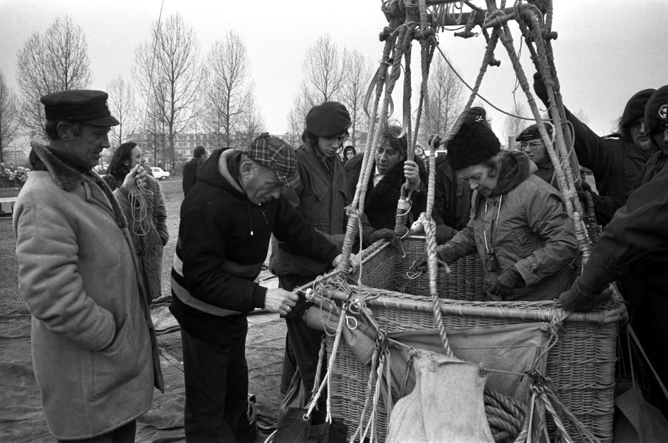 Ballonvaarder J. Boesman en echtgenote maken tocht met ballon Nimbus als start v, Bestanddeelnr 926-1601