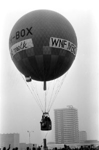 Ballonvaarder J. Boesman en echtgenote maken tocht met ballon Nimbus als start v, Bestanddeelnr 926-1596
