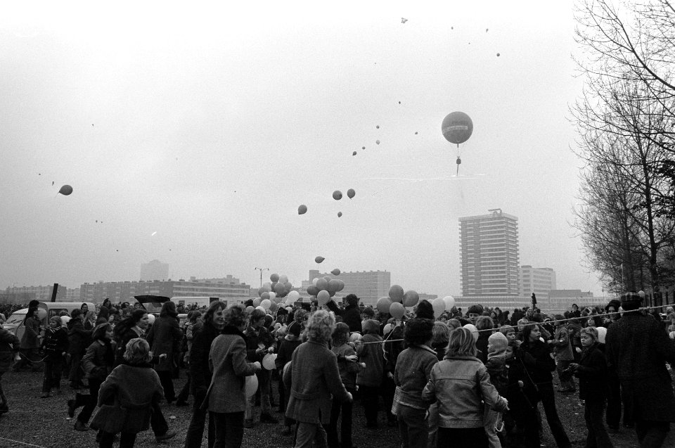 Ballonvaarder J. Boesman en echtgenote maken tocht met ballon Nimbus als start v, Bestanddeelnr 926-1597