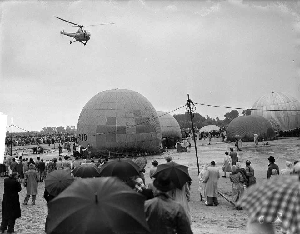 Ballonrace Amsterdam demonstratie helicopters, Bestanddeelnr 904-1606