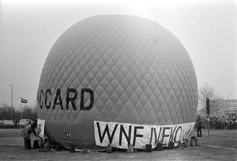 Ballonvaarder J. Boesman en echtgenote maken tocht met ballon Nimbus als start v, Bestanddeelnr 926-1604