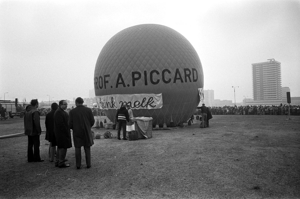 Ballonvaarder J. Boesman en echtgenote maken tocht met ballon Nimbus als start v, Bestanddeelnr 926-1602