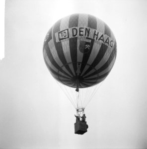 Ballonvaart demonstratie in Den Haag , Alfred Schults demonstreerde een ballon g, Bestanddeelnr 916-9297