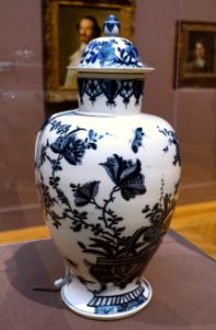 Balulster vase and cover, Germany, Meissen Porcelain Manufactory, c. 1725-1530 hard-paster porcelain - California Palace of the Legion of Honor - San Francisco, CA - DSC02866