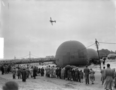 Ballonrace Amsterdam stuntvliegen, Bestanddeelnr 904-1617 photo