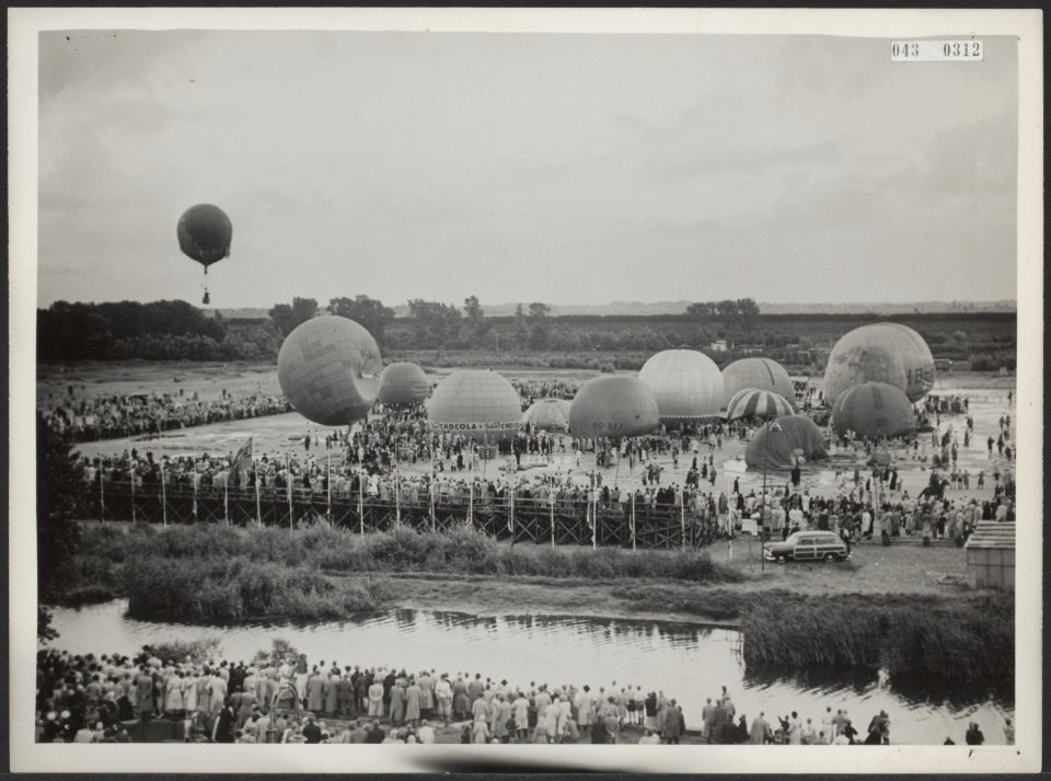 BALLONVAARTEN, wedstrijden, VERTREKKEN, Cormier G., Bestanddeelnr 043-0312