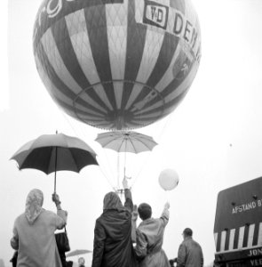 Ballonvaart demonstratie in Den Haag , Alfred Schults demonstreerde een ballon g, Bestanddeelnr 916-9296