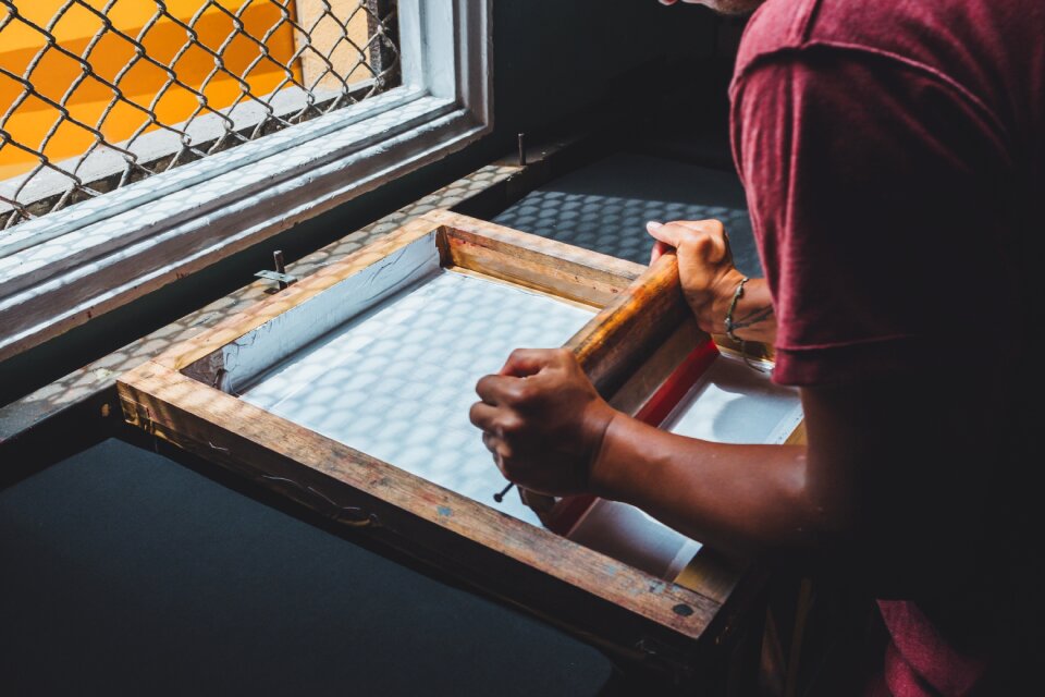 Squeegee silk screen
