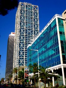 Barcelona - Edificio de oficinas en Avinguda del Litoral 12-14 y Hotel Arts