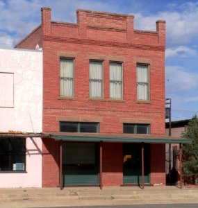 Bank of Portales building from W 1