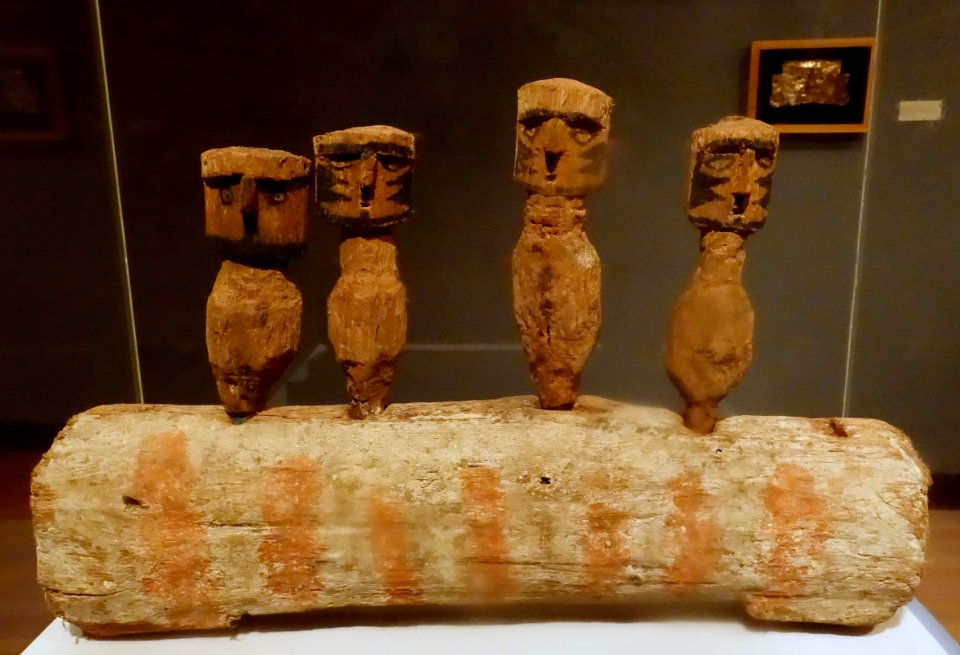 Bar with figurines, Peru, Chancay, central coast, c. 1000-1470 AD, wood, pigment - Krannert Art Museum, UIUC - DSC06397