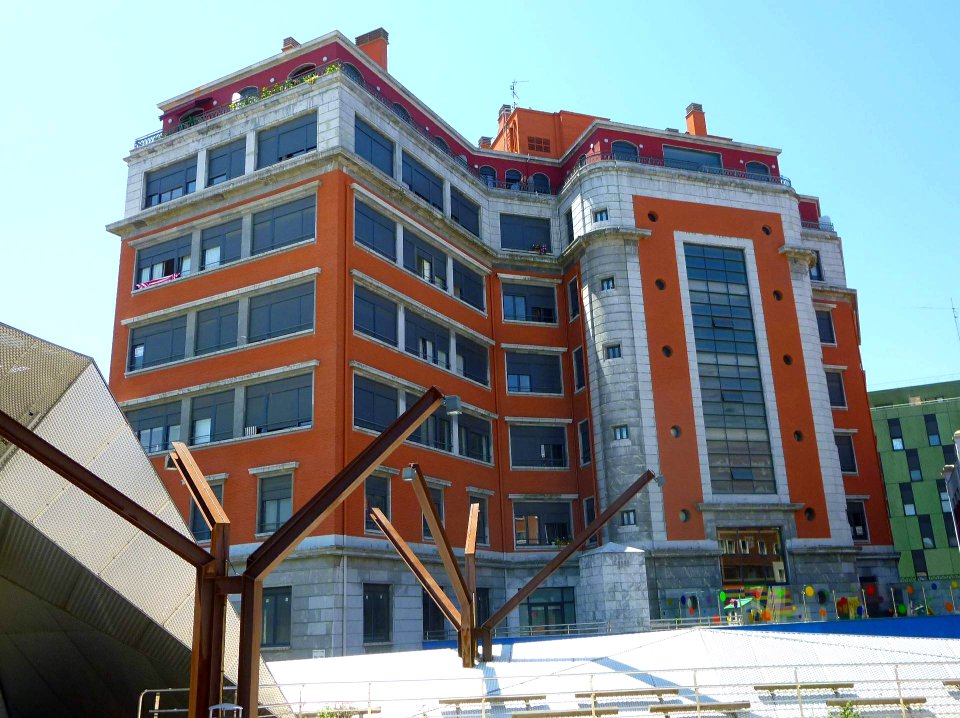 Baracaldo - Edificio El Carmen (Antiguas oficinas centrales de Altos Hornos de Vizcaya) 3