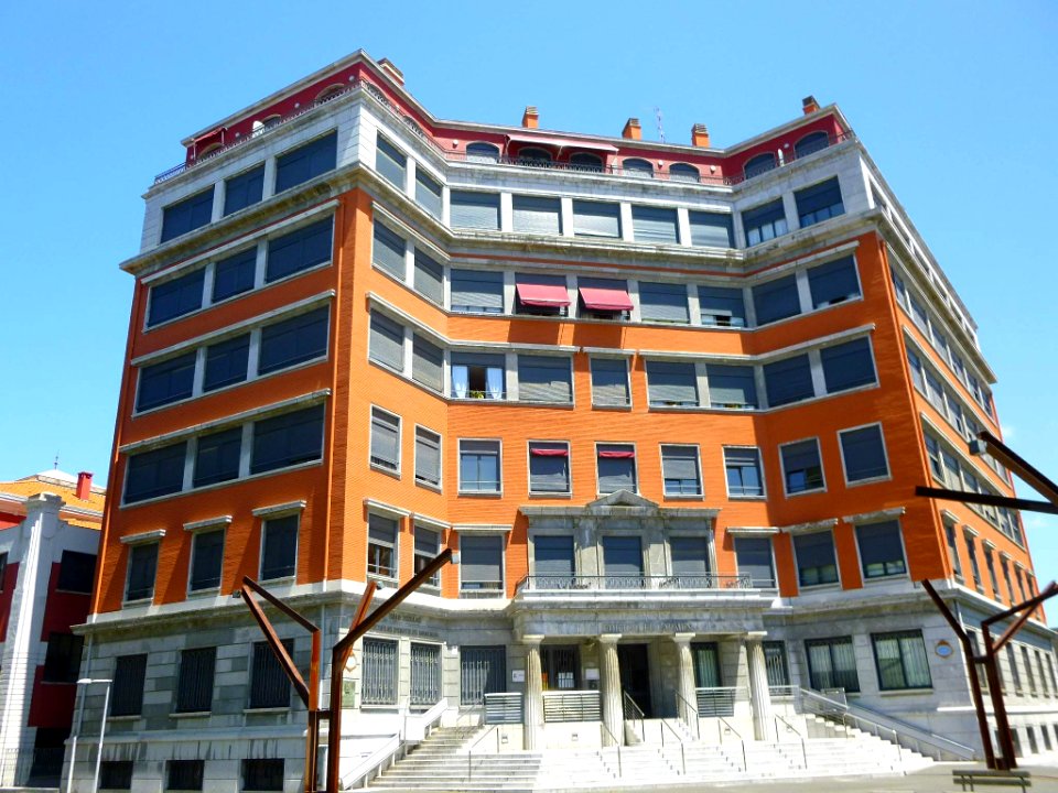Baracaldo - Edificio El Carmen (Antiguas oficinas centrales de Altos Hornos de Vizcaya) 2